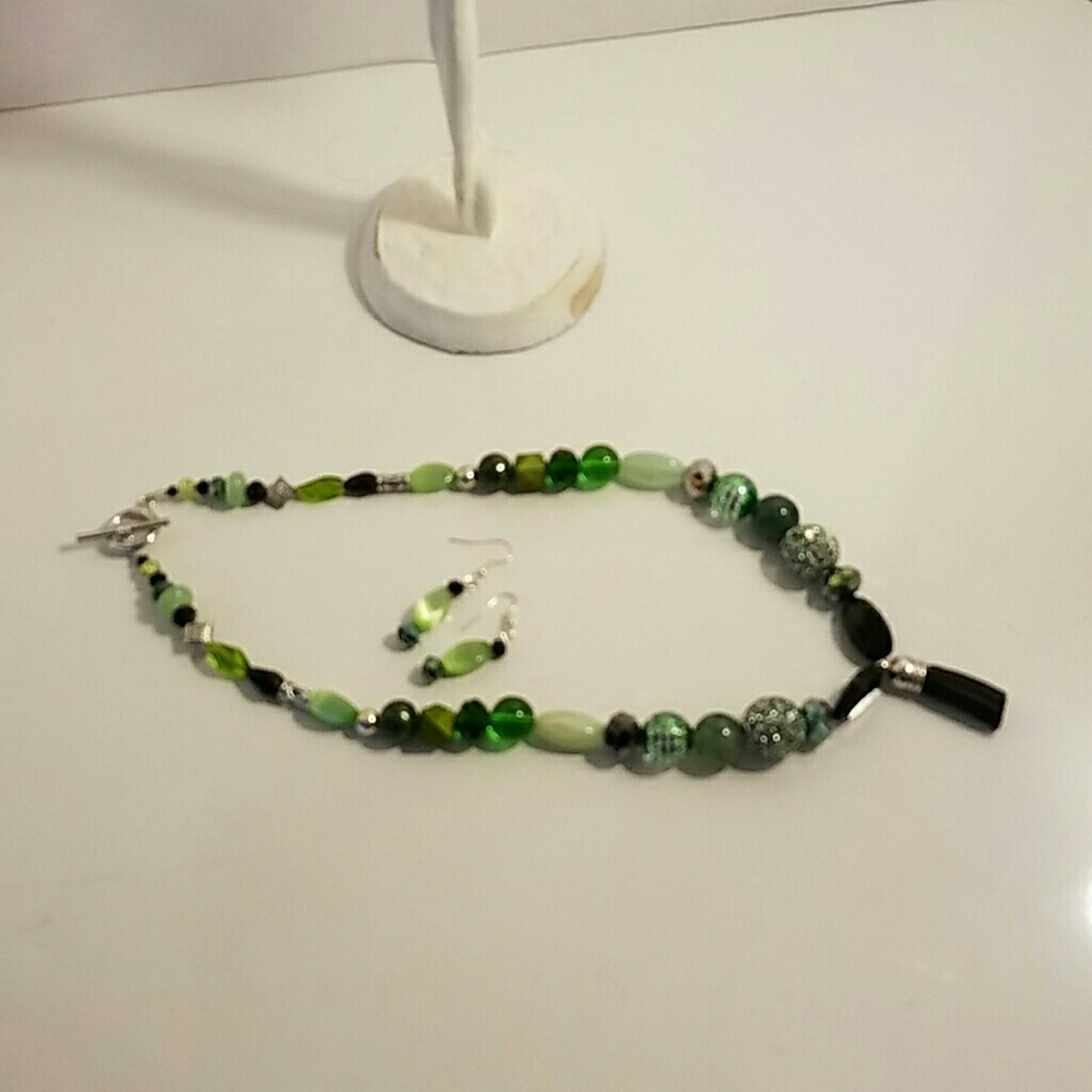 Neclace/earrings - Picture 3 of 3